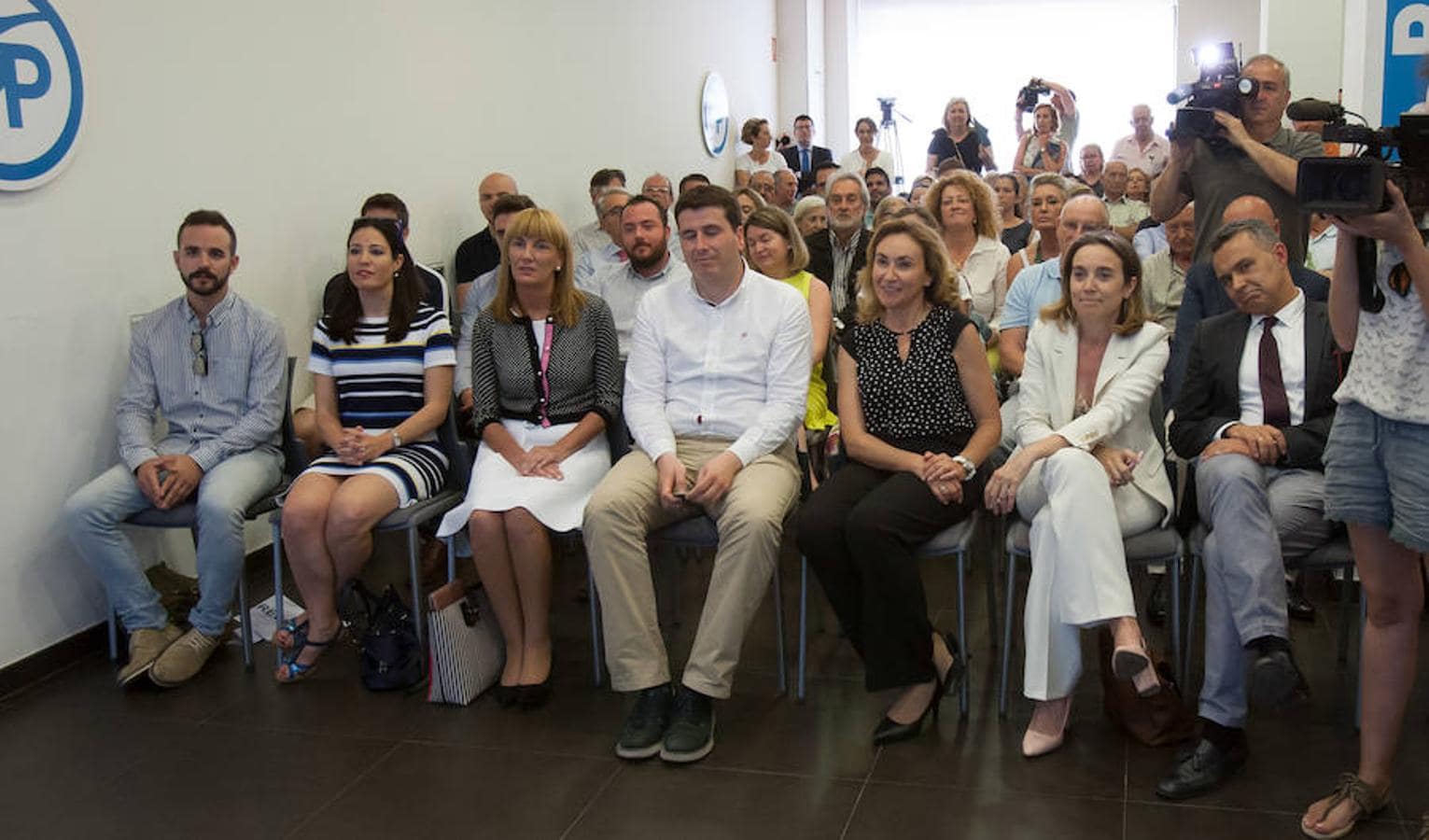Pablo Casado ha participado en un acto con militantes del PP riojano en el que ha estado acompañado el presidente del partido en La Rioja. El candidato a suceder a Rajoy como cabeza visible del Partido Popular ha expuesto sus planes para el partido.