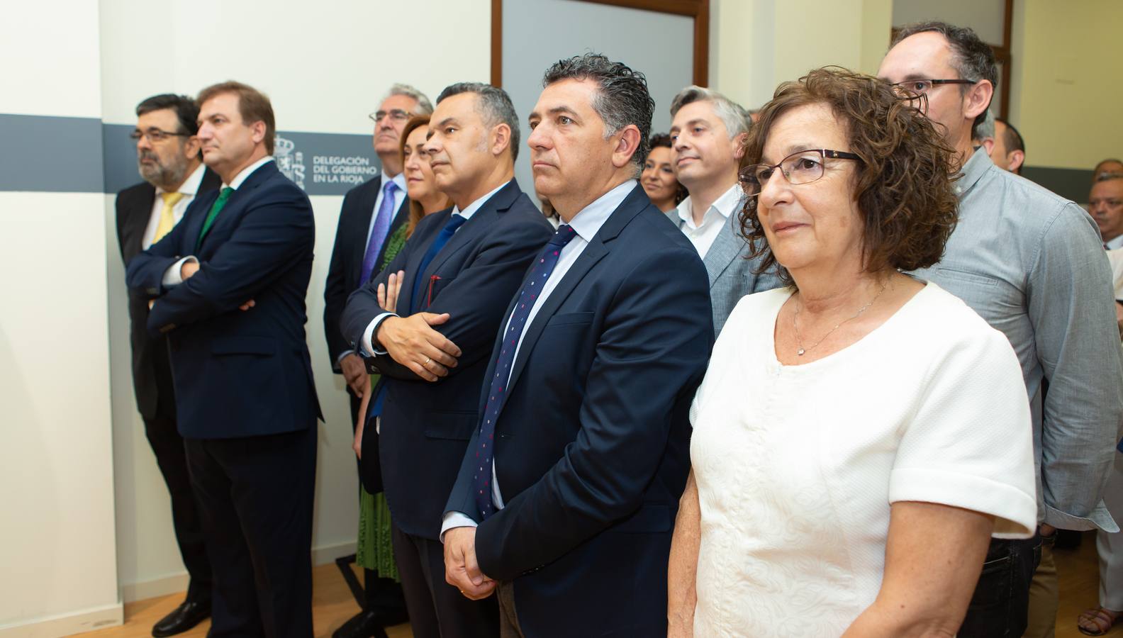 El nuevo delegado del Gobierno ha tomado posesión esta mañana en el edificio del Muro de la Mata de Logroño con toda una declaración de principios. «Yo amo a España», ha proclamado el socialista José Ignacio Pérez Sáenz, en la fase inicial de su intervención, ante un auditorio formado por una nutrida representación de la sociedad riojana, con el presidente José Ignacio Ceniceros a la cabeza, y repleto de militantes y altos cargos del PSOE, algunos de los cuales compartieron quehaceres con el titular de la Delegación del Gobierno cuando dominaba el otro palacete del Espolón, el de la Administración regional.