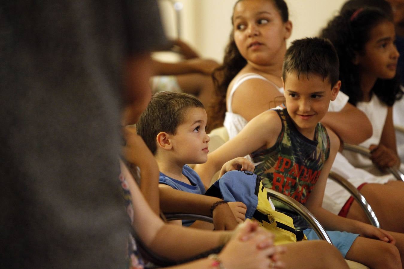 Fotos: El Ayuntamiento de Logroño recibe a 40 menores saharauis del programa &#039;Vacaciones en paz&#039;