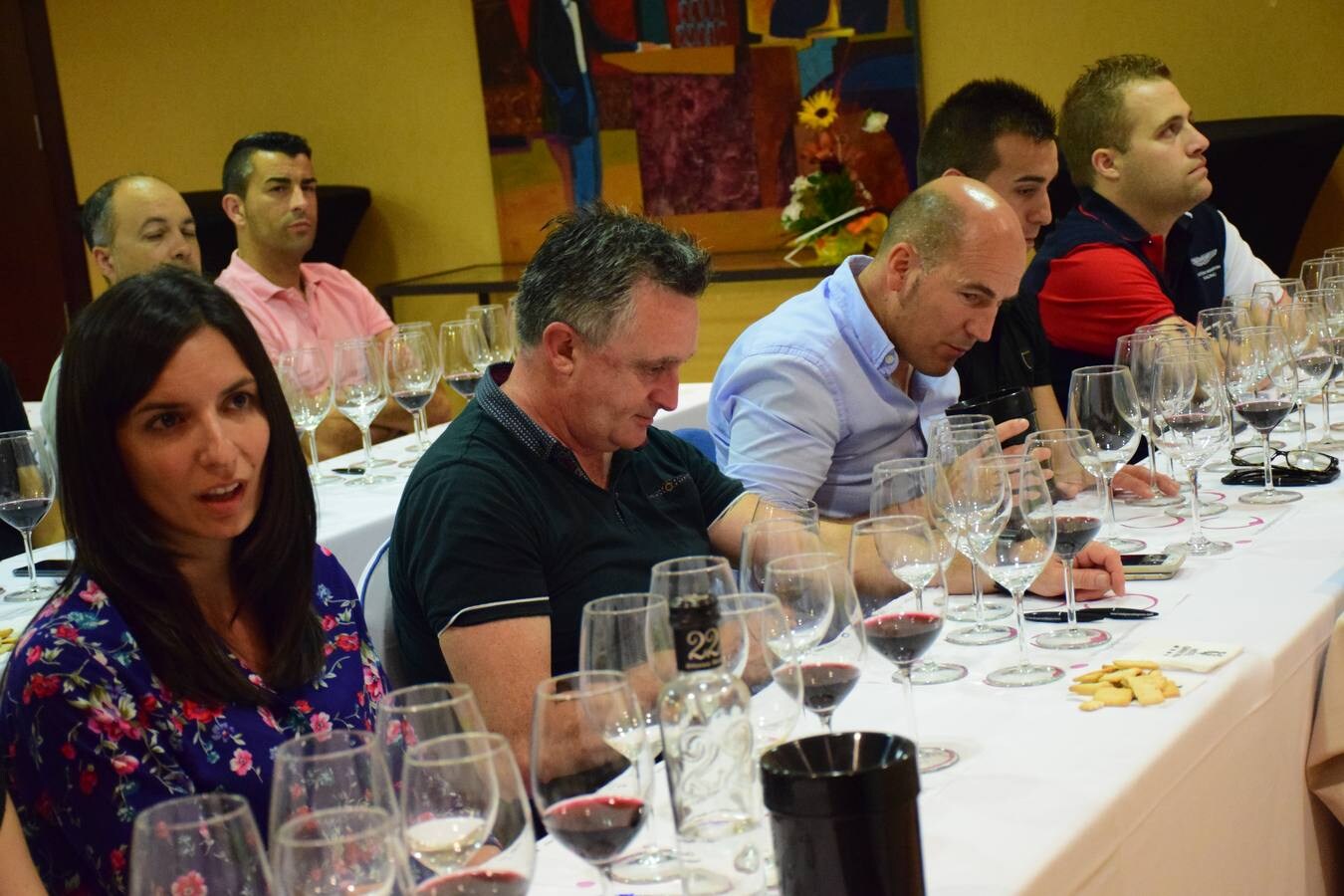 Fotos: José Gil, Bodegas Olmaza, y Miguel Eguíluz, Bodegas Cupani, protagonizaron el club de catas de lomejordelvinoderioja.com