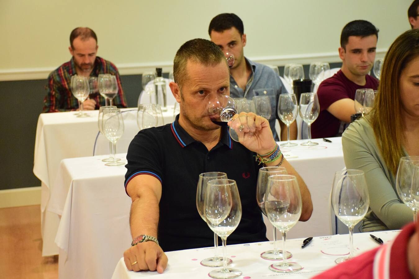 Fotos: José Gil, Bodegas Olmaza, y Miguel Eguíluz, Bodegas Cupani, protagonizaron el club de catas de lomejordelvinoderioja.com