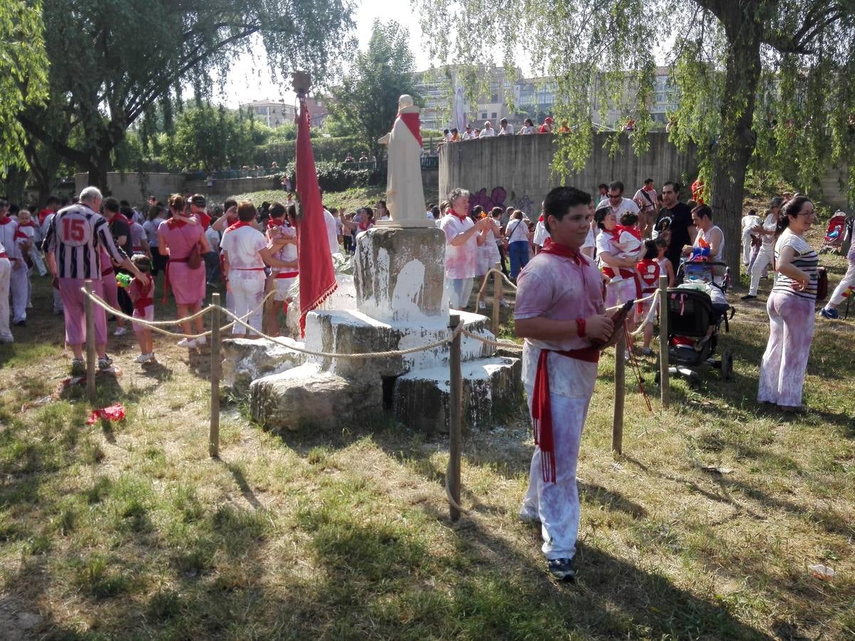 Fotos: La versión infantil de la batalla del vino en Haro