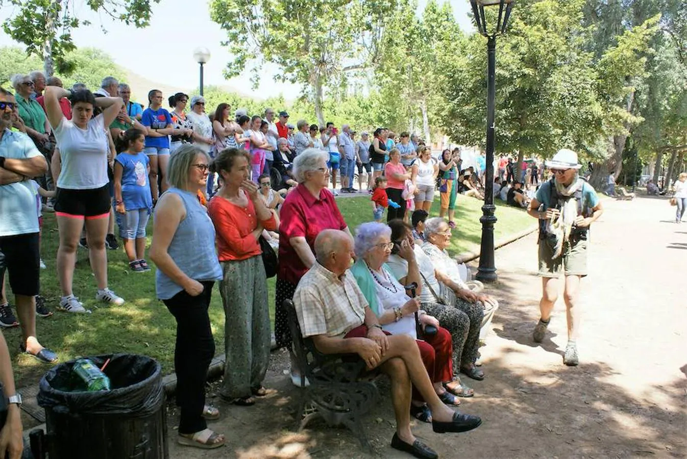 Tras los almuezos las fuerzas estaban muy enteras antes de dejarse llevar por el trance de las vueltas de San Pedro, que fueron una gran fiesta ya que ni la lluvia doblegó los ánimos de los najerinos.