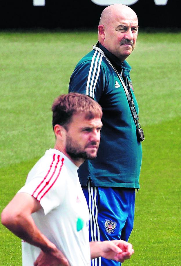 Stanislav Cherchesov cede el favoritismo a La Roja