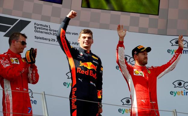 El holandés Max Verstappen celebra su victoria en el circuito austríaco de Spielberg. 
