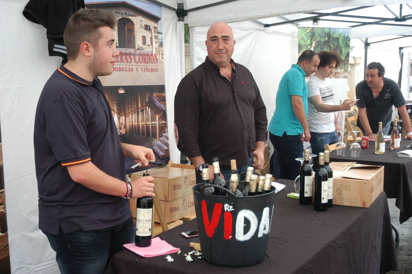 La localidad se une para catar vinos