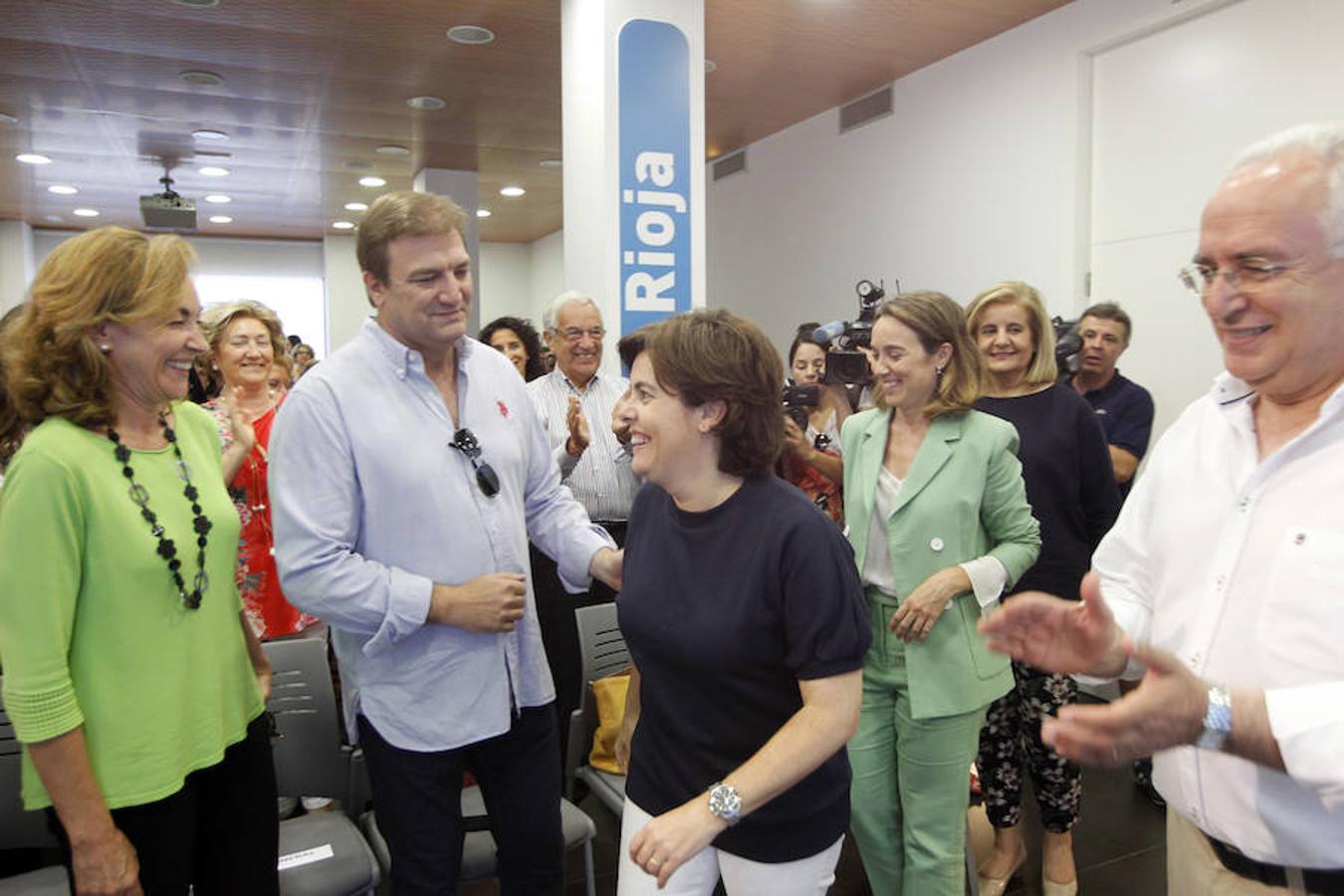 La andidata a la Presidencia del PP Soraya Sáenz de Santamaría ha asegurado hoy en Logroño que es, respecto al resto de aspirantes a presidir el partido, la «más idónea para gobernar en este momento» y la que «podría ayudar a recuperar el voto para el PP» de aquellos que han dejado de hacerlo.