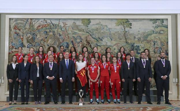 Ana Tejada, con la Reina Letizia