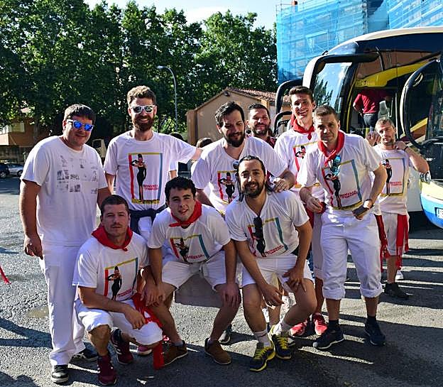 Logroño. Muchos jóvenes salen desde la estación de autobuses de Logroño en dirección a Pamplona. 