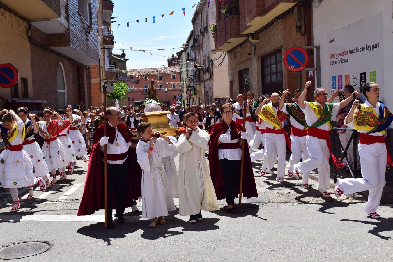 Fotos: Domingo de precesión en las fiestas de Lardero