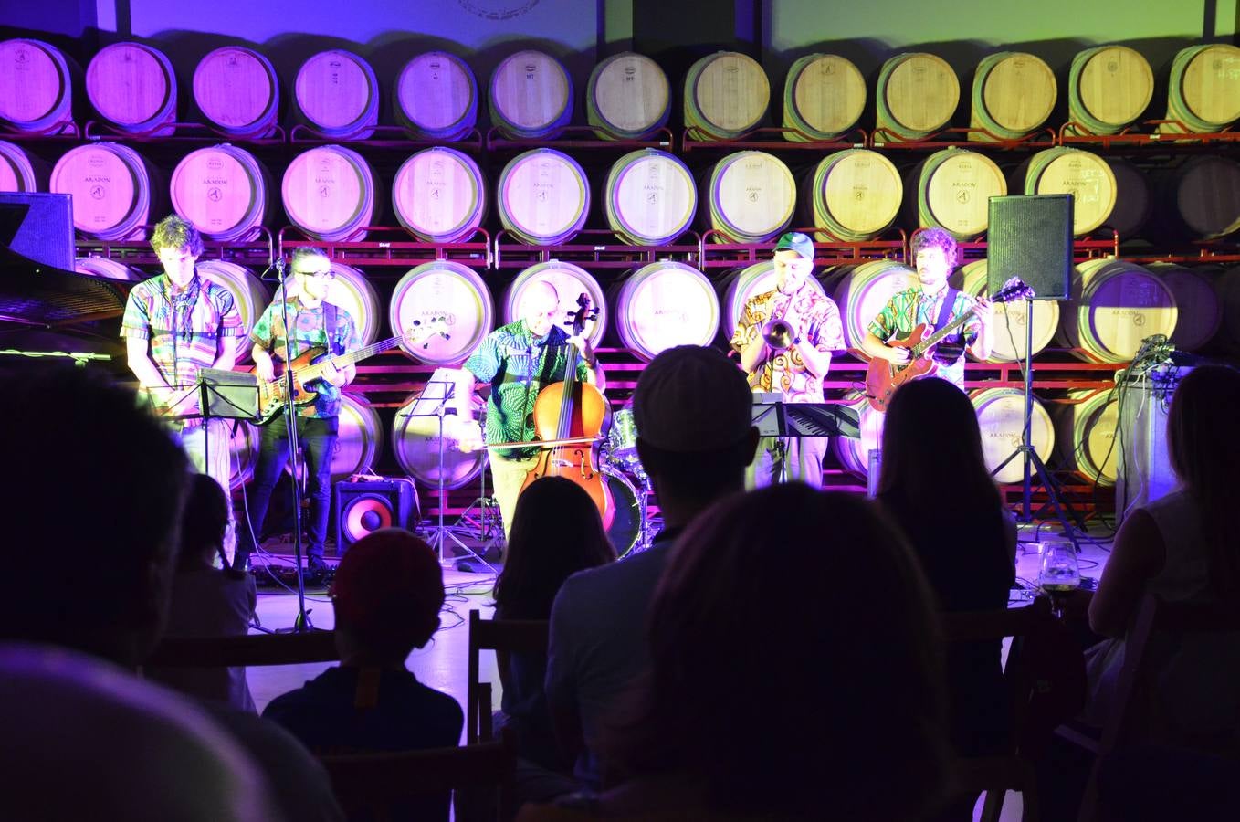 El festival Nicajazz de Alcanadre disfrutó ayer del concierto de Tommy Gaggiani Therion Proyect, en Bodegas Aradón