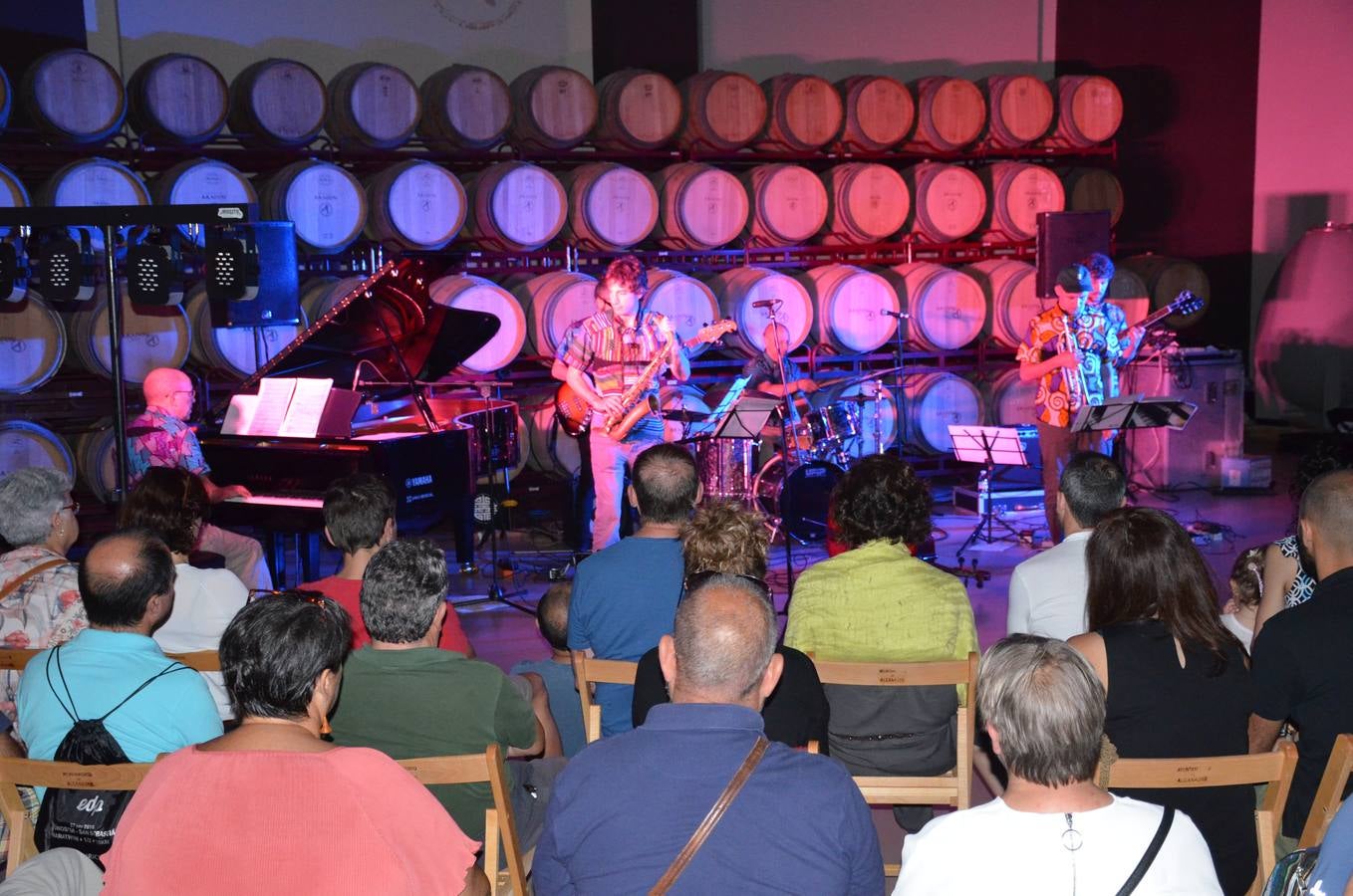 El festival Nicajazz de Alcanadre disfrutó ayer del concierto de Tommy Gaggiani Therion Proyect, en Bodegas Aradón