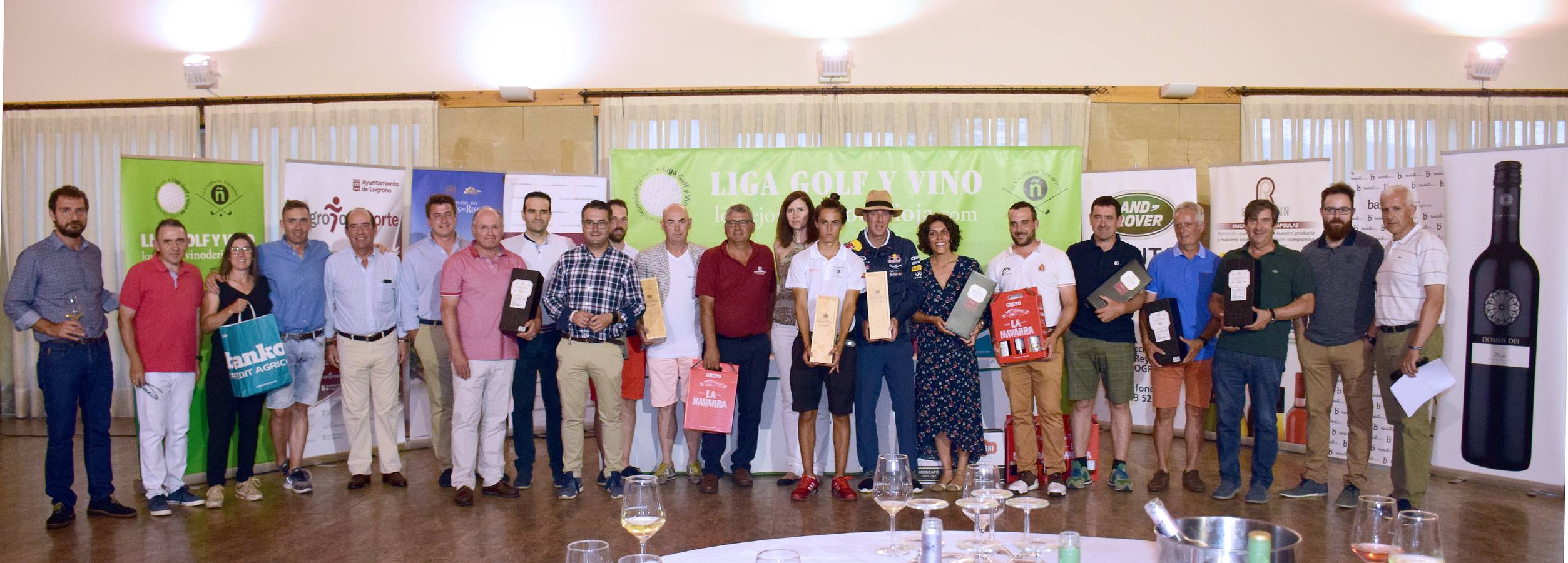 Los ganadores recibieron sus premios.