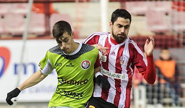 Partido entre UD Logroñés y SD Logroñés, en Las Gaunas, en diciembre del 2013. :: fernando díaz