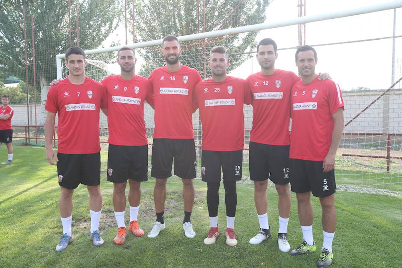 La UDL 2018/2019 se ha puesto en marcha. Con 17 jugadores en las filas del club han realizado las presentaciones a falta de completar una plantilla que, en principio, se ha diseñado para estar compensada y ser polivalente.