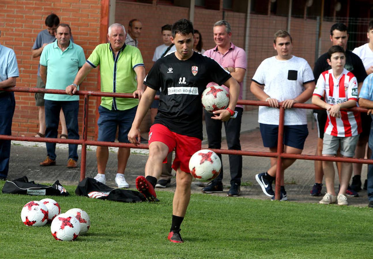 La UDL 2018/2019 se ha puesto en marcha. Con 17 jugadores en las filas del club han realizado las presentaciones a falta de completar una plantilla que, en principio, se ha diseñado para estar compensada y ser polivalente.