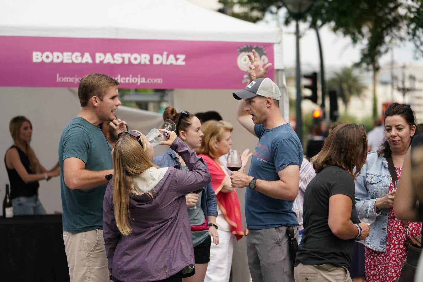 Las bodegas participantes pudieron mostrar sus vinos a los asistentes.