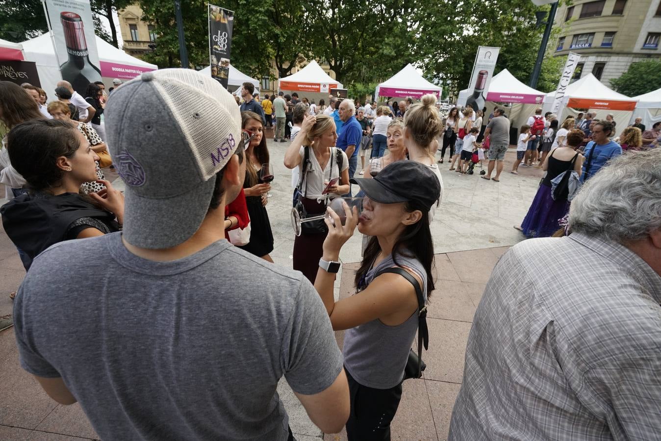 Centenares de personas probaron los vinos de Rioja en San Sebastián.