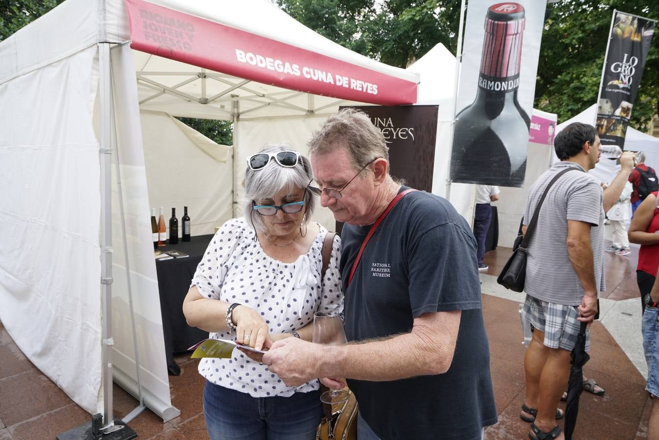 Centenares de personas probaron los vinos de Rioja en San Sebastián.