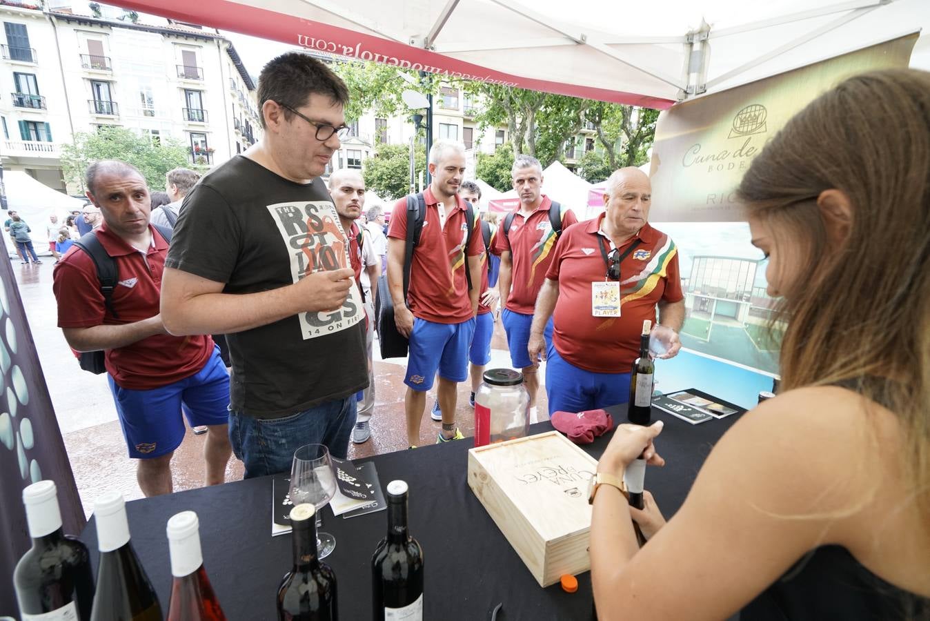 Centenares de personas probaron los vinos de Rioja en San Sebastián.