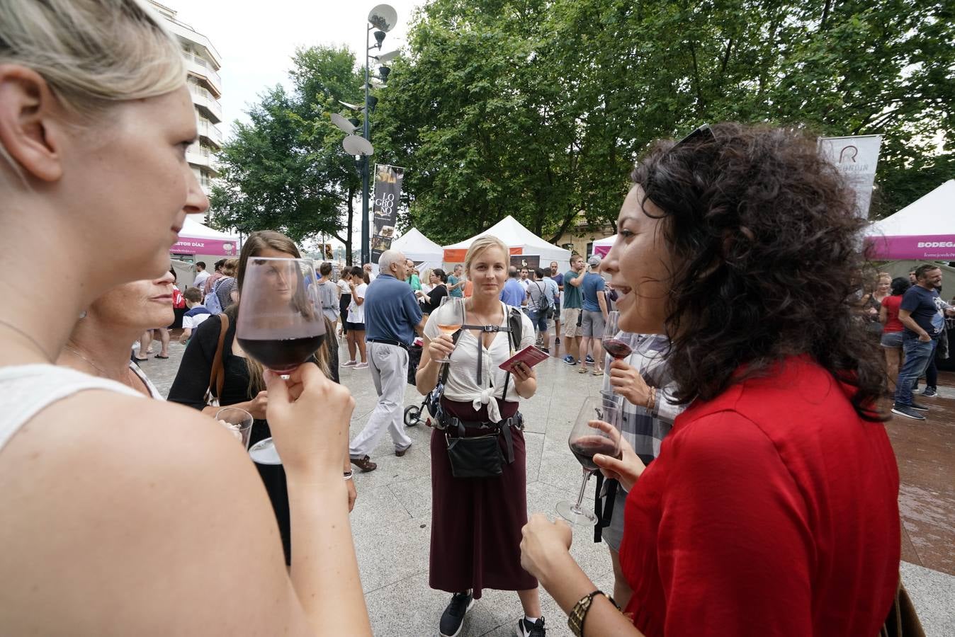 Centenares de personas probaron los vinos de Rioja en San Sebastián.