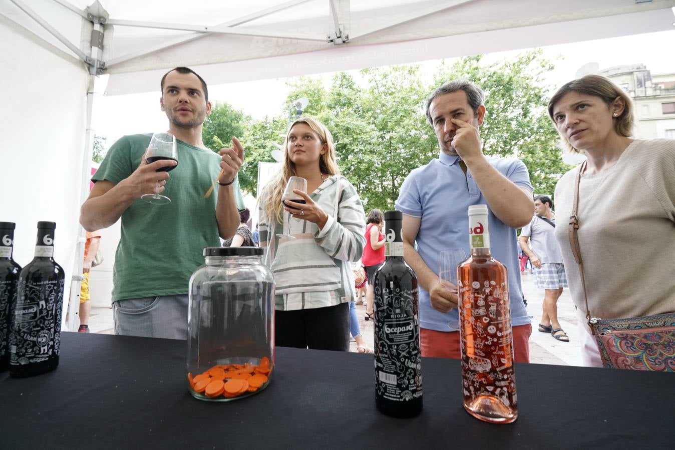 Centenares de personas probaron los vinos de Rioja en San Sebastián.
