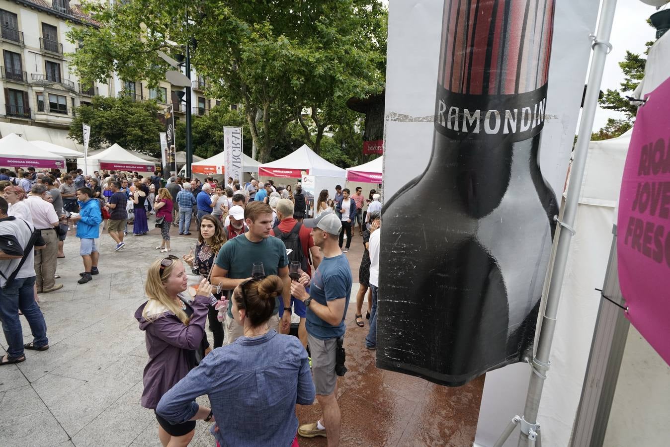 Centenares de personas probaron los vinos de Rioja en San Sebastián.