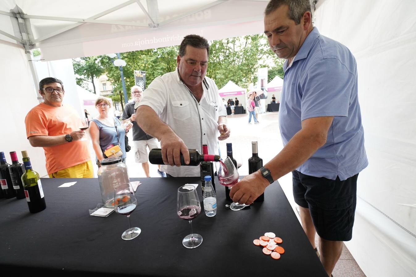 Centenares de personas probaron los vinos de Rioja en San Sebastián.
