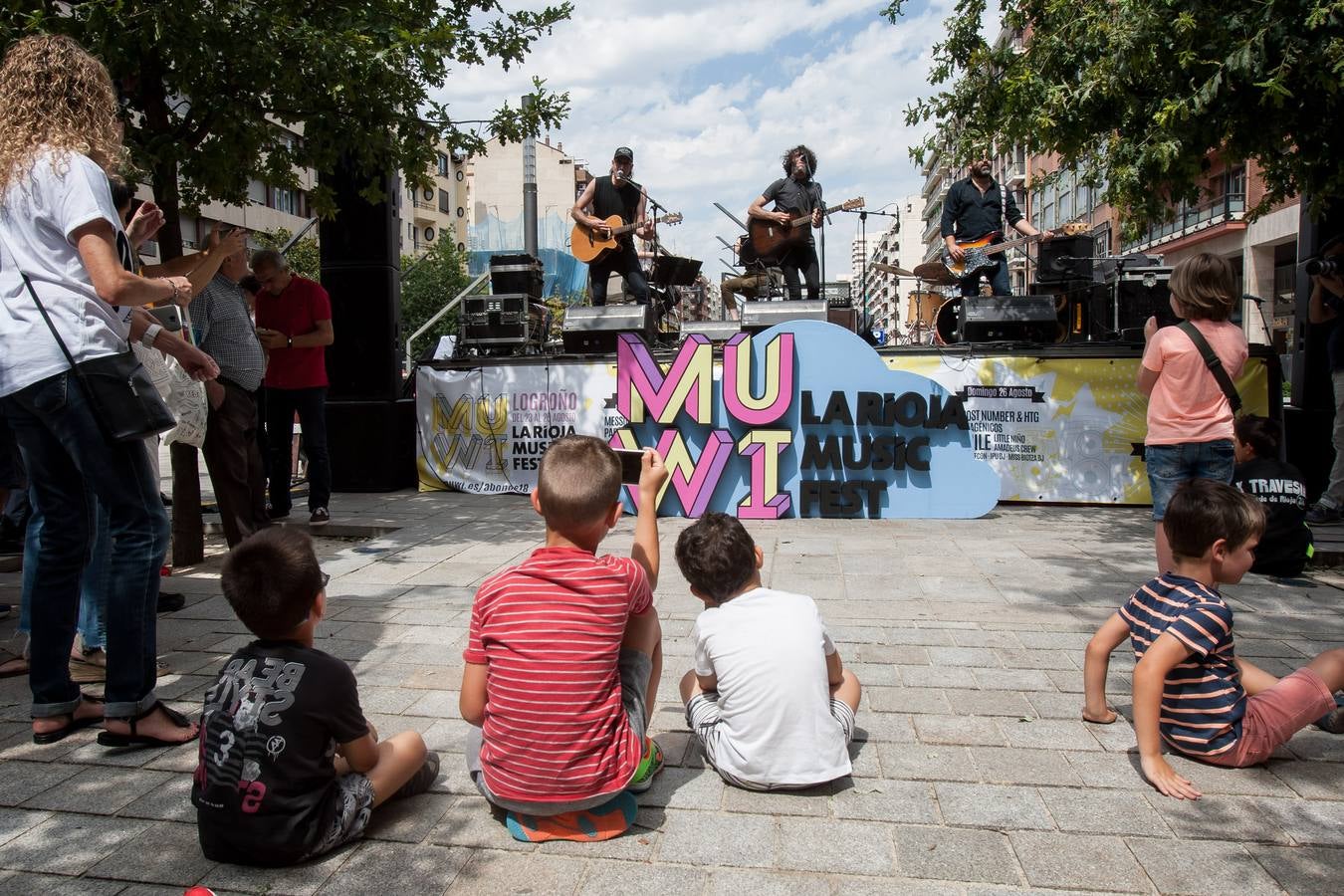 El festival ofrece una «micro píldora» de lo que será su programa, del 23 al 26 de agosto, con una fiesta matinal en la Gran Vía