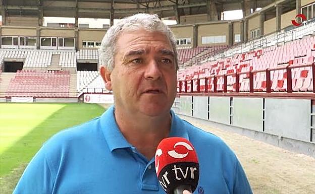 ¿Cómo se cuida el césped de Las Gaunas?