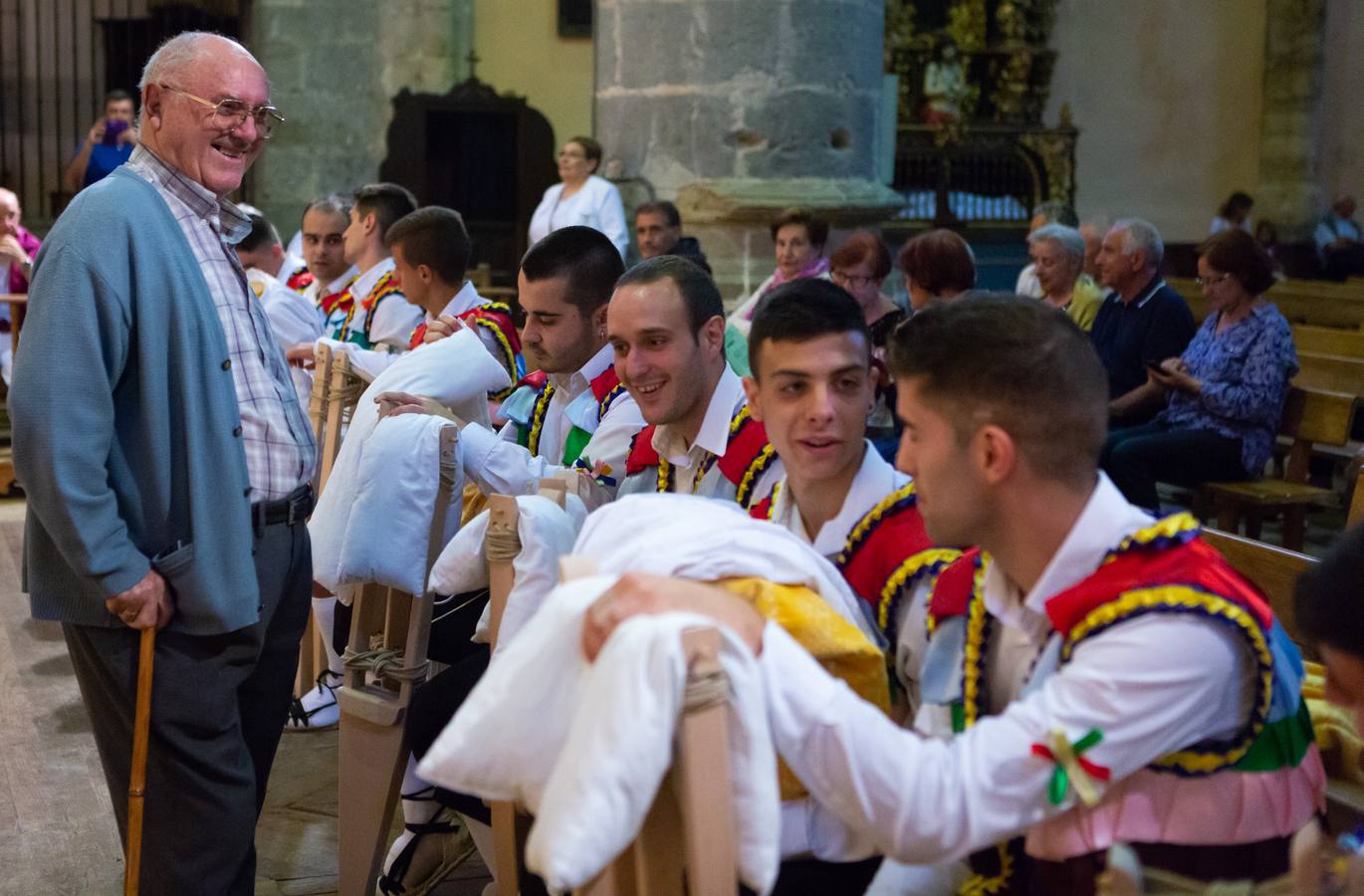 Fotos: Primera bajada de los danzadores de Anguiano 2018