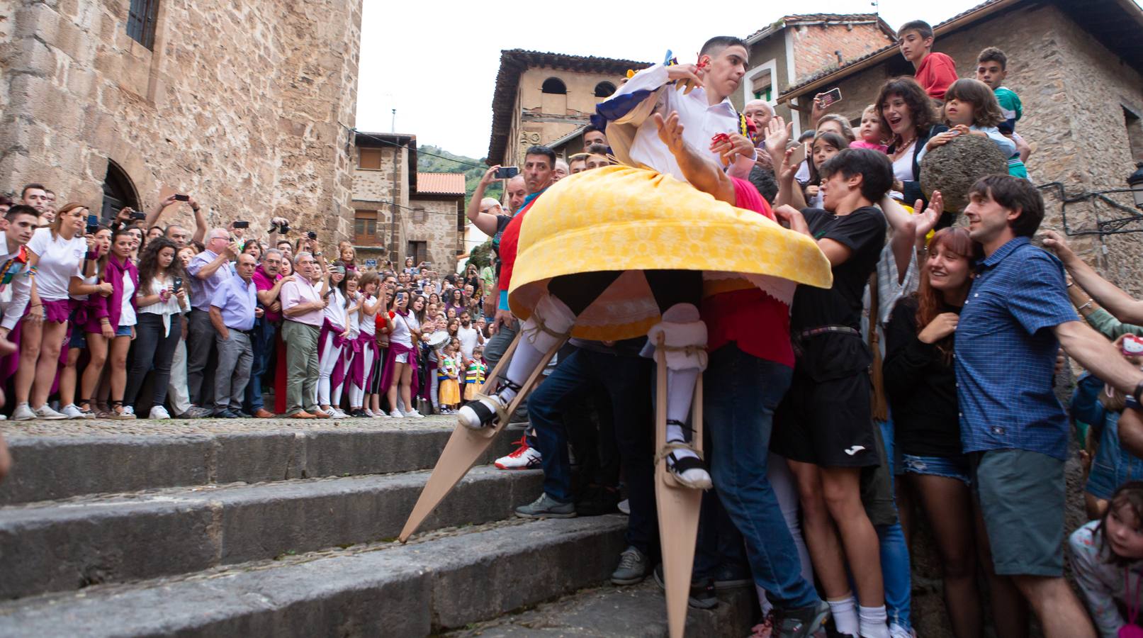 Fotos: Primera bajada de los danzadores de Anguiano 2018