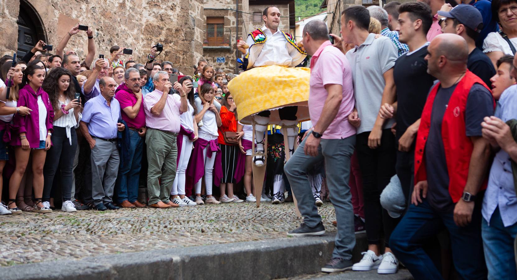 Fotos: Primera bajada de los danzadores de Anguiano 2018