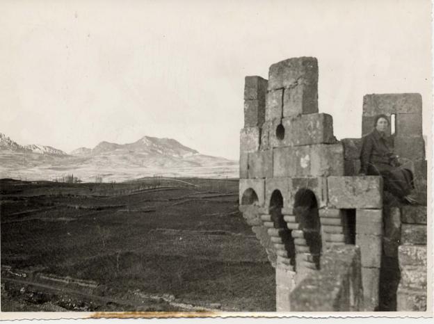 Sentada en
el castillo
de Sajazarra