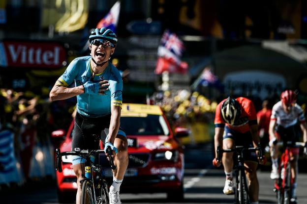 El danés Magnus Nielsen celebra su victoria en la etapa. :: afp