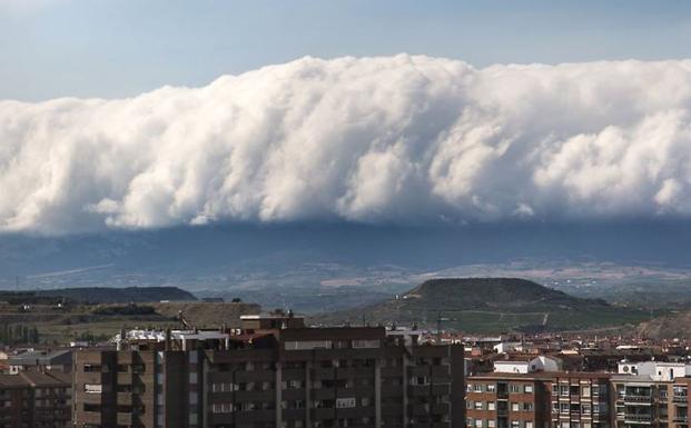 Impresionante 'tsunami' sobre Logroño