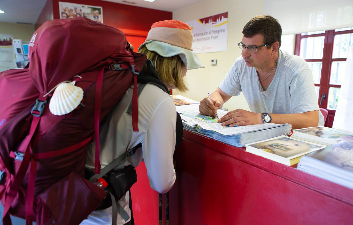 La ruta jacobea salpica las zonas de tránsito por Logroño de servicios pensados por y para los peregrinos