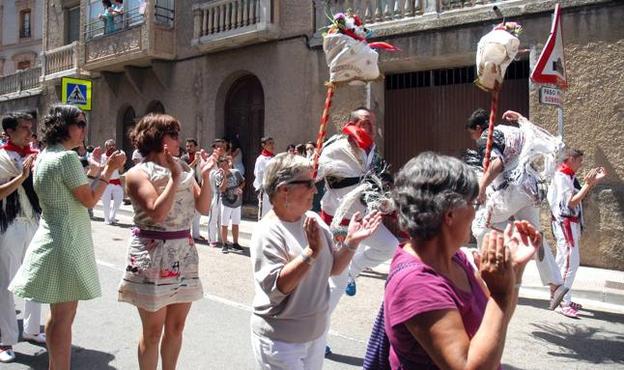 La participación de la mujer en el baile de 'La Gaita' divide a la familias cerveranas