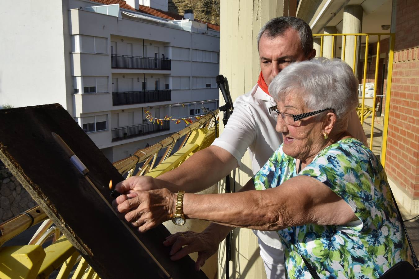 El comienzo de las fiestas de Santa Ana, en Cervera, tuvo ayer a los jóvenes como protagonistas.