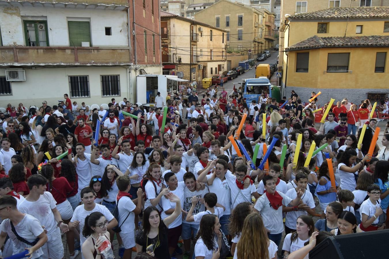El comienzo de las fiestas de Santa Ana, en Cervera, tuvo ayer a los jóvenes como protagonistas.