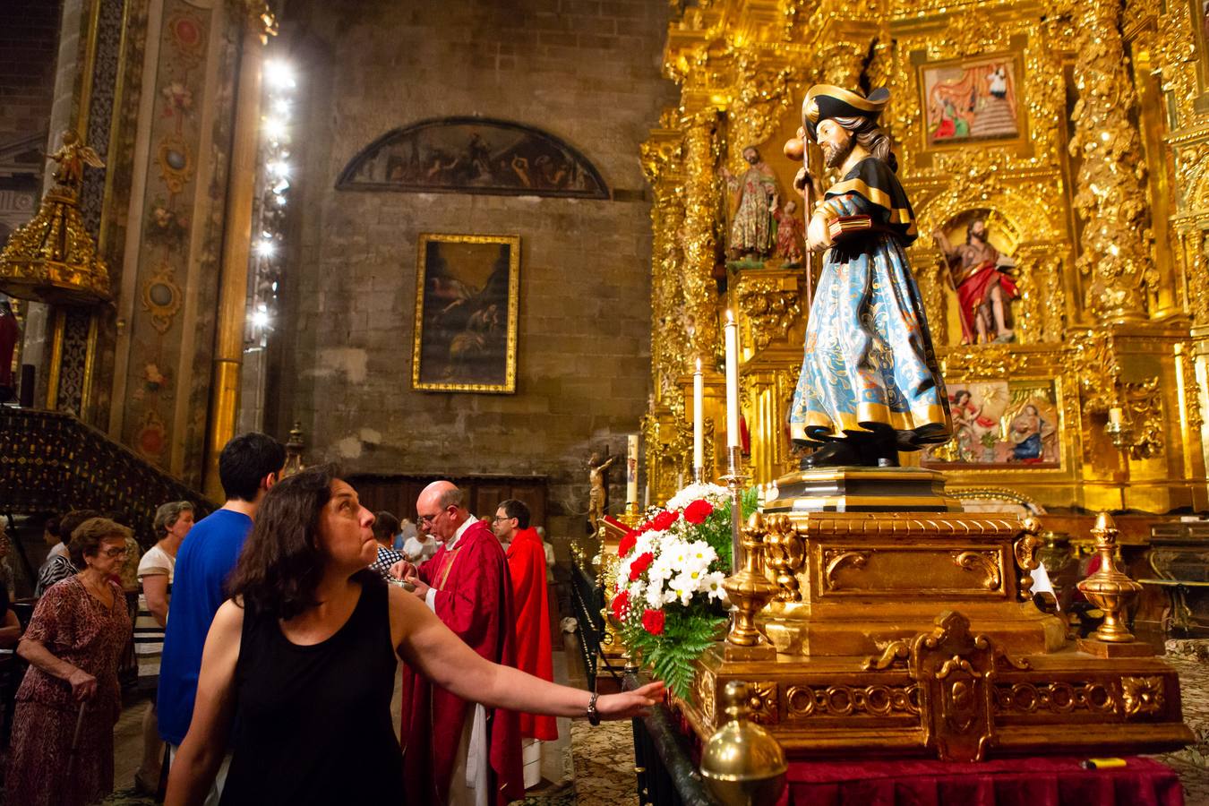 Cuelga desde una altura de veinte metros y «está pensado para homenajear a los peregrinos.