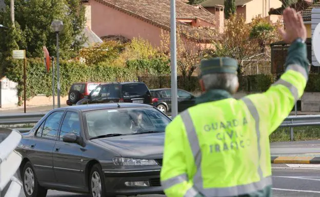 Control de la Guardia Civil de tráfico.