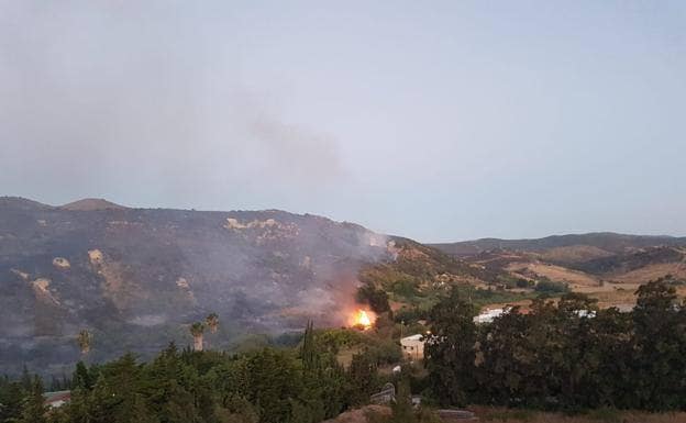 Imagen del incendio publicada por Plan Infoca.