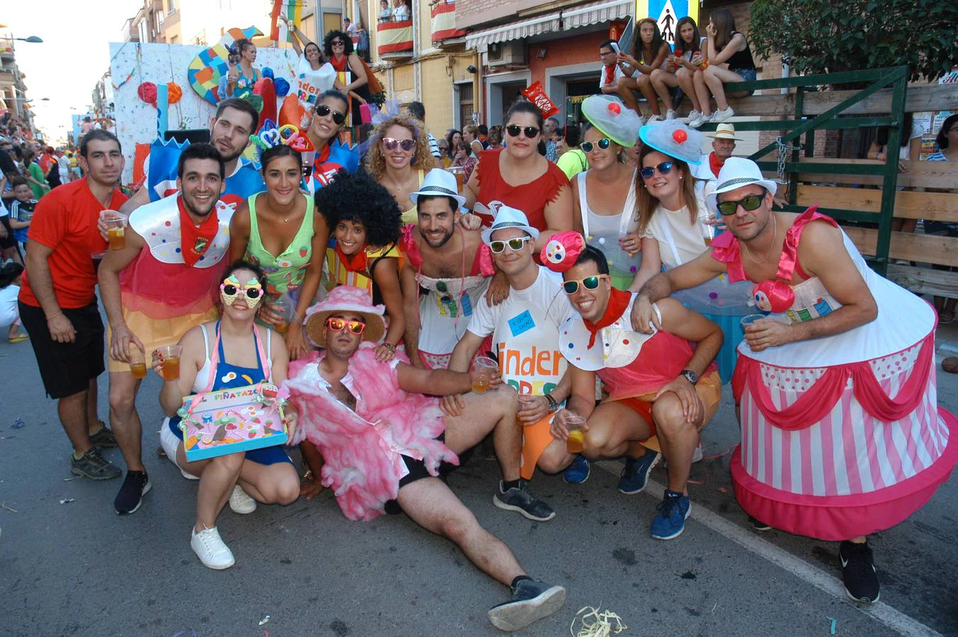 Divertidas y sorprendentes carrozas en las fiestas de Rincón de Soto.