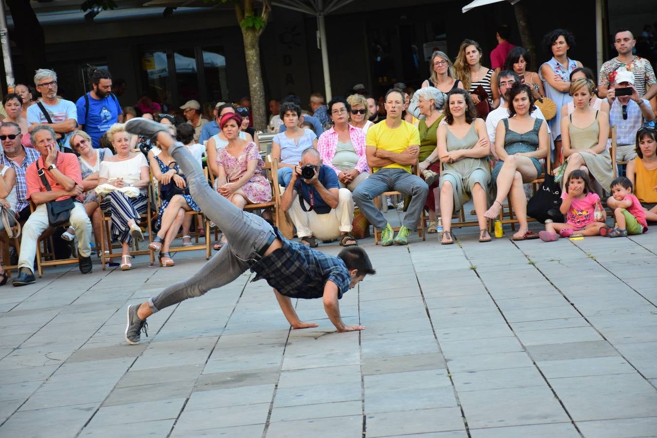 Numeroso público arropó ayer la apertura del festival.