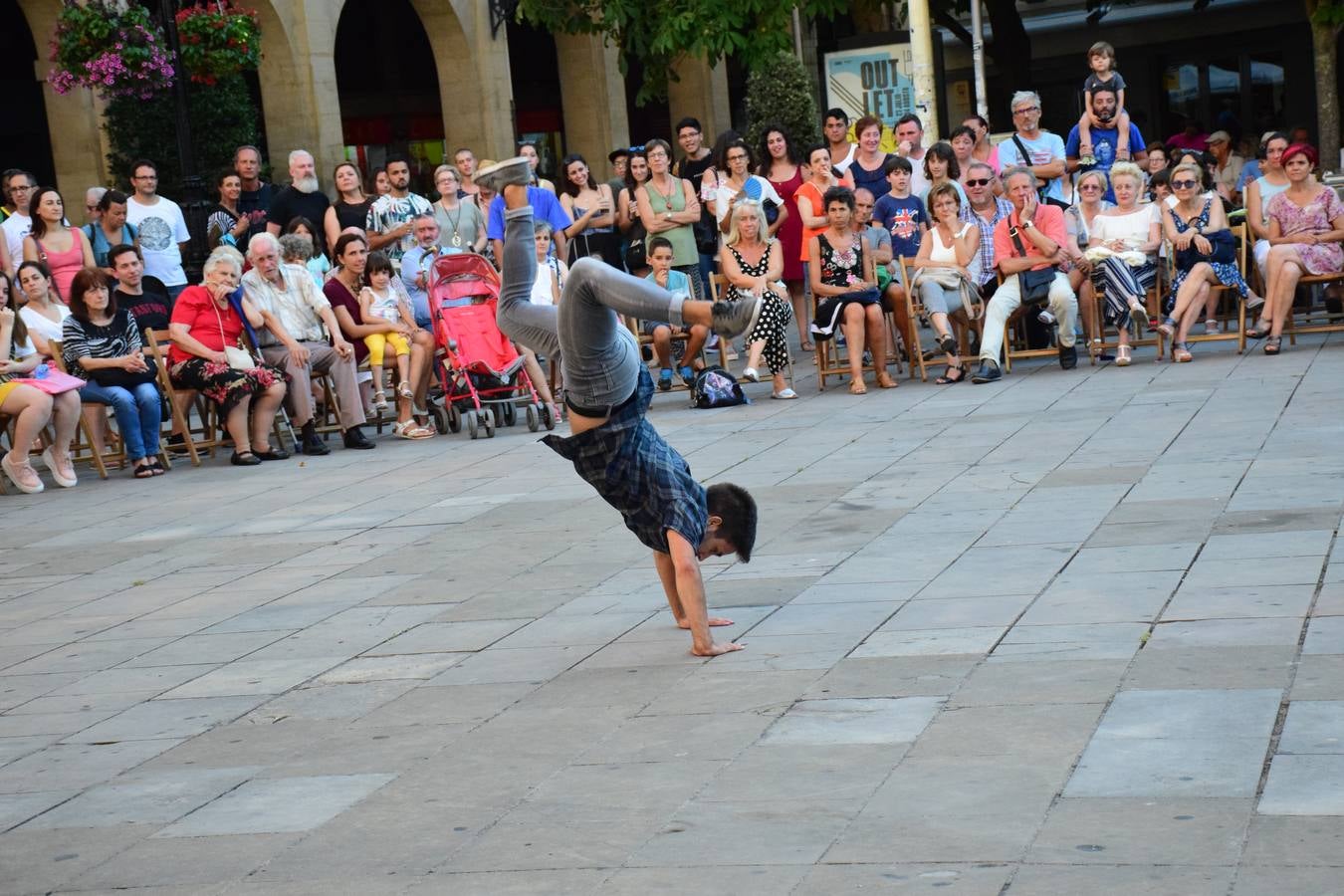 Numeroso público arropó ayer la apertura del festival.