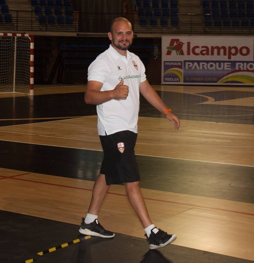 La UDL mantiene sus colores habituales en la primera equipación.