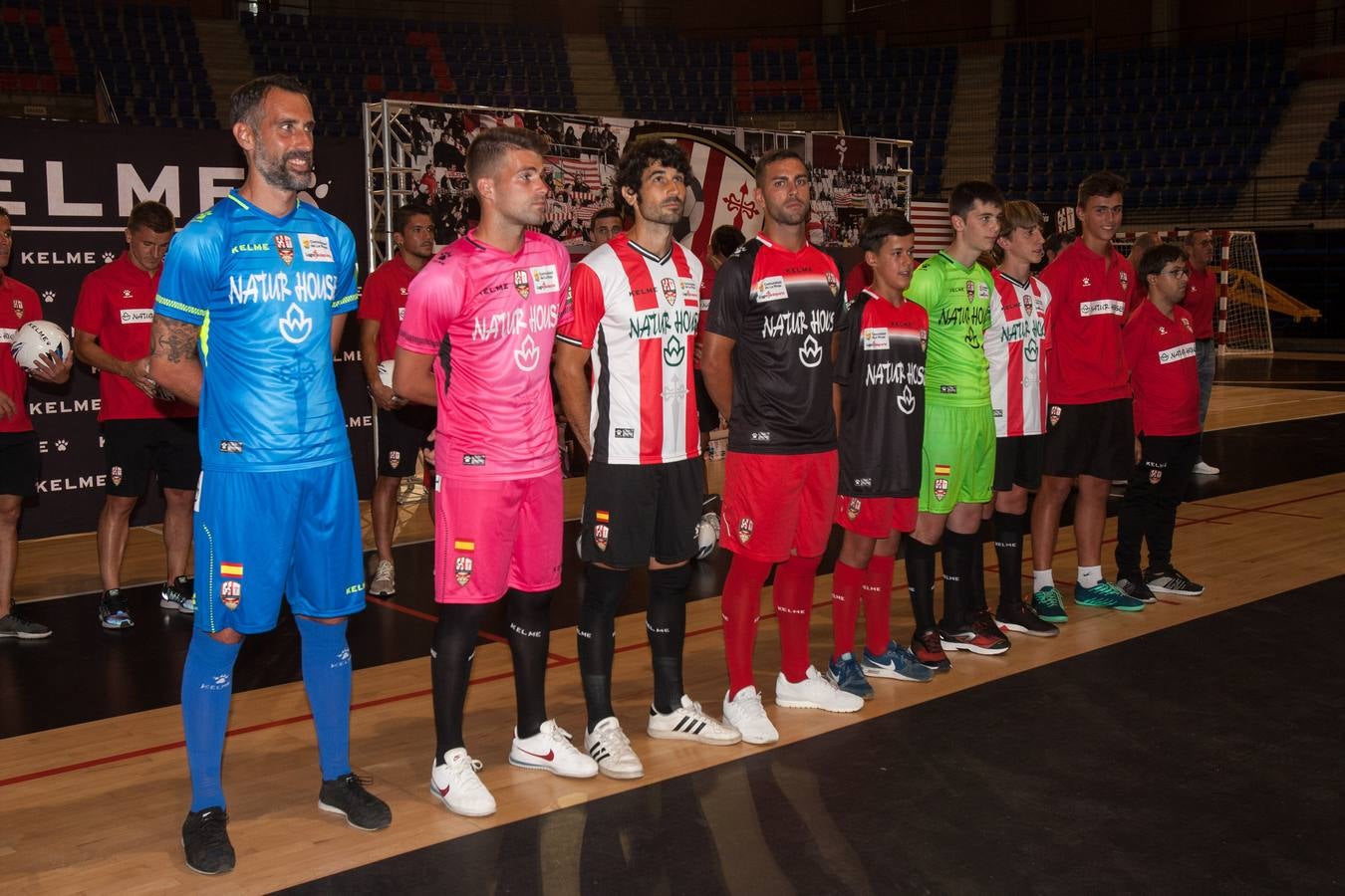 La UDL mantiene sus colores habituales en la primera equipación.