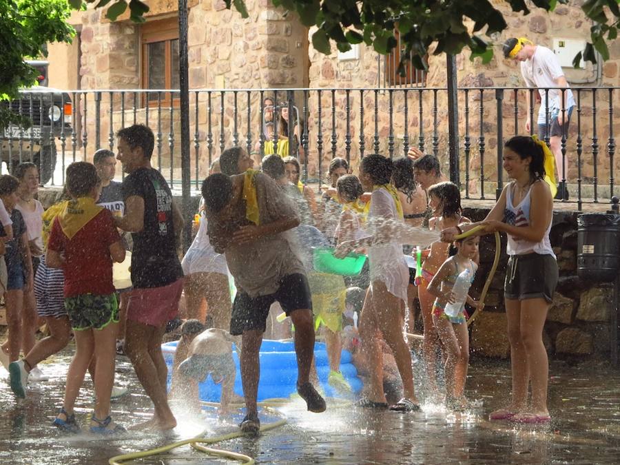 Acompañadas de pólvora y agua la localidad Serrana inició ayer sus fiestas 