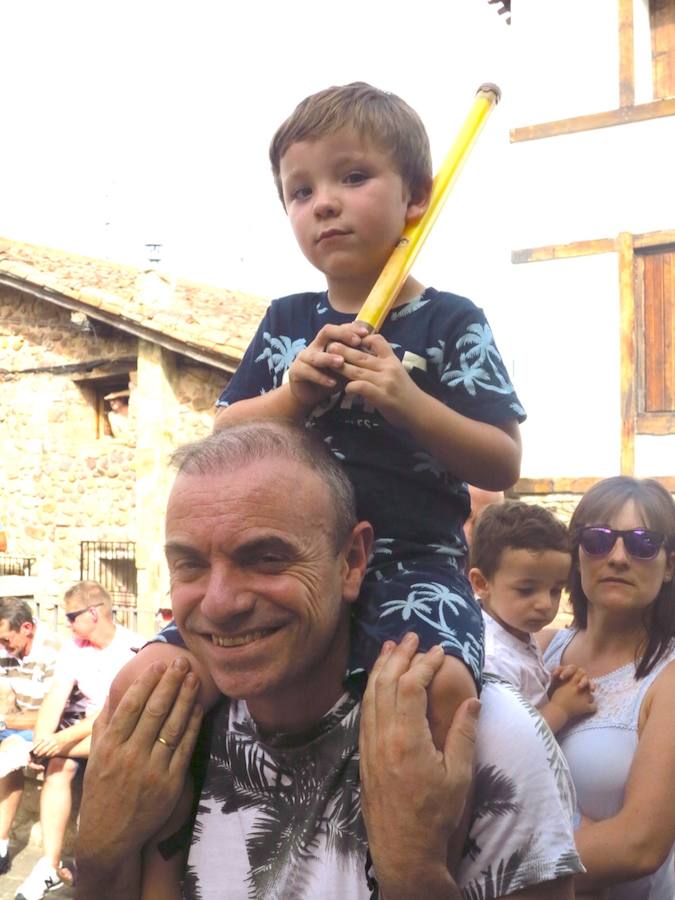 Acompañadas de pólvora y agua la localidad Serrana inició ayer sus fiestas 